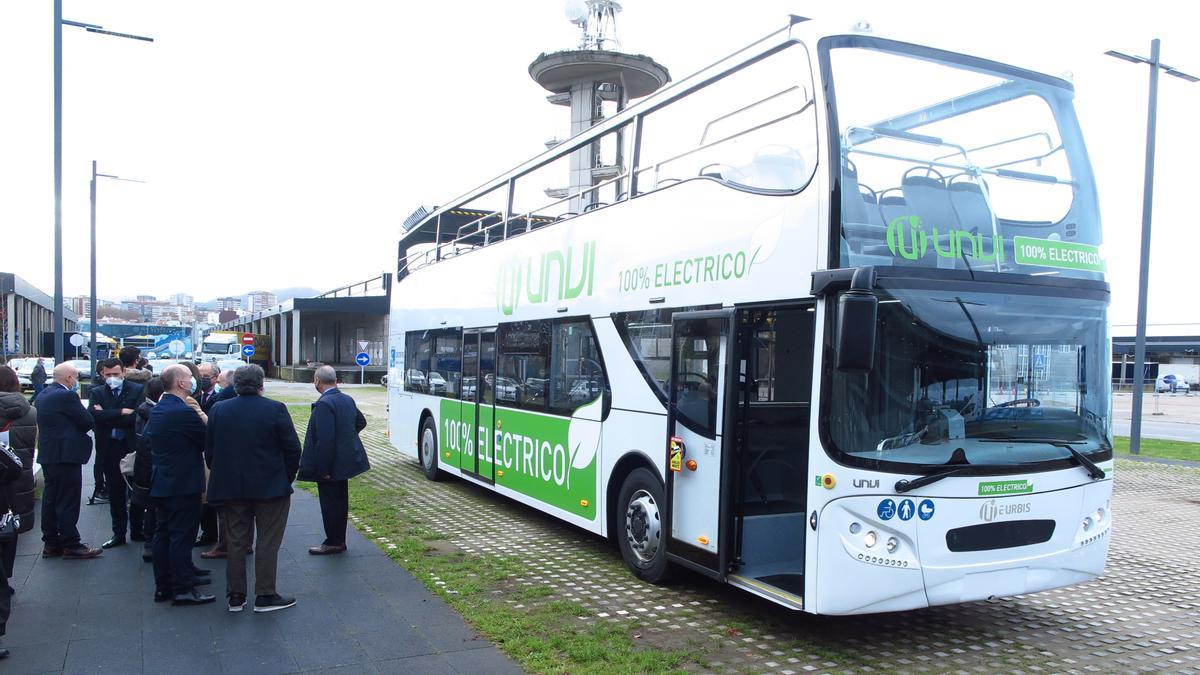 Presentación del bus en las instalaciones de la Zona Franca