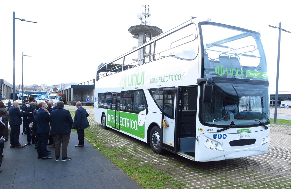 Presentación del bus en las instalaciones de la Zona Franca