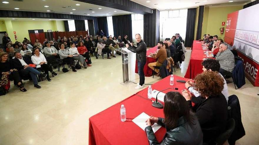Reunión de la comisión ejecutiva provincial del PSOE ayer en Pontevedra. // Gustavo Santos