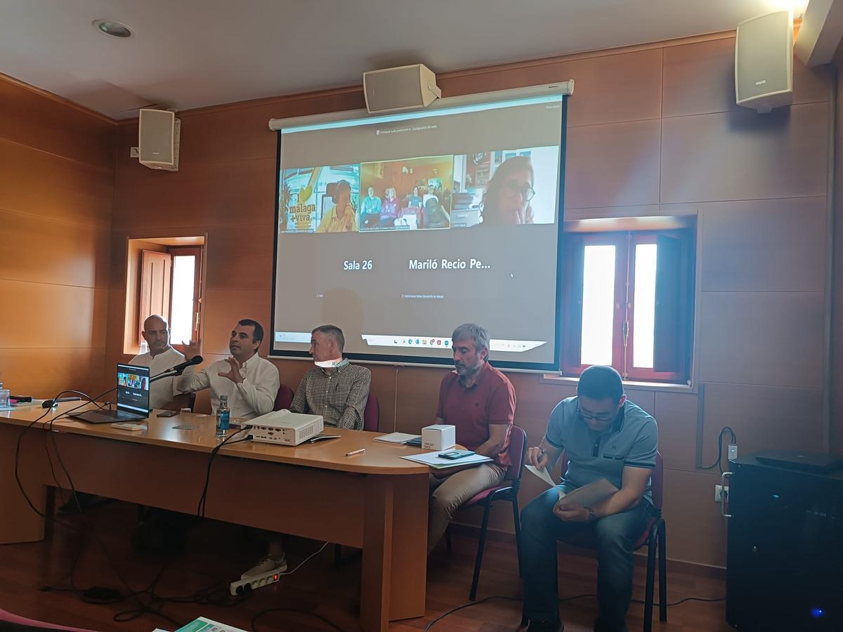 Una de las ponencias de la jornada de biomasa en Enguera.