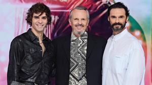 Miguel Bosé junto a José Pastor e Iván Sánchez.