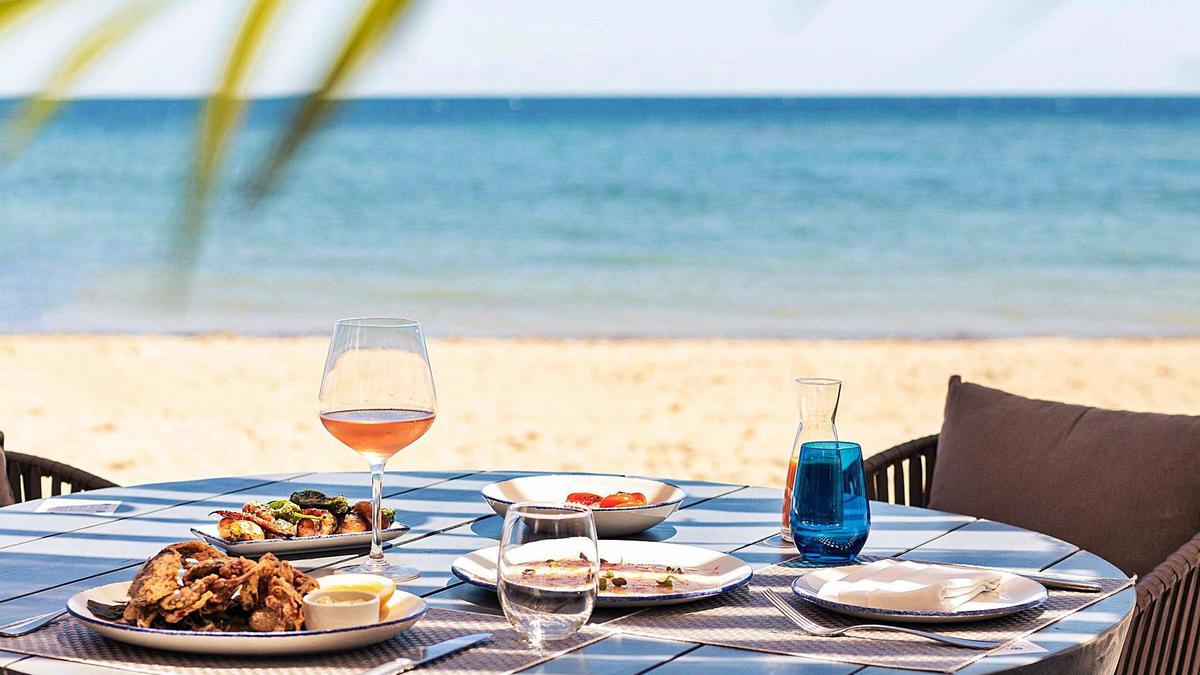 Comer junto al mar es uno de los grandes placeres del verano.