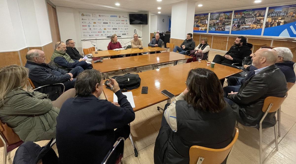 La seu d'Ashiovi va estar el lloc triat per a explicar l'ordenança als professionals de l'hostalaria i la restauració.