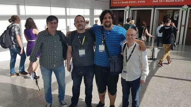 Por la izquierda, Luis Delgado, Ricardo Ramiro, Manuel Fernández y Juan José Ovies, en la feria Gamescom, en Alemania.