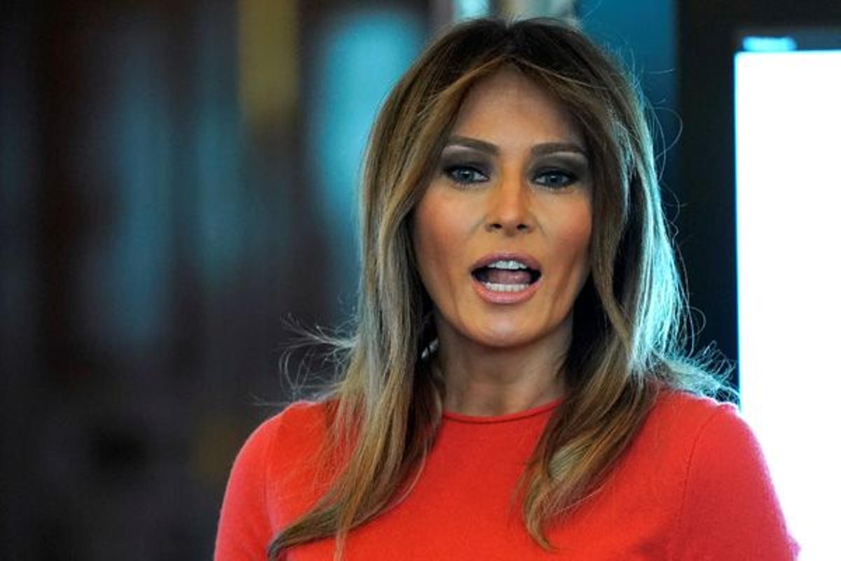 Melania Trump con jersey naranja de Ralph Lauren