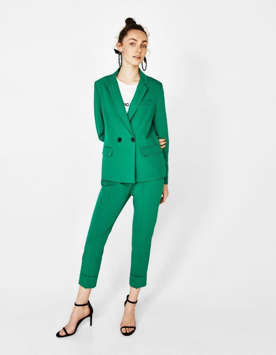 Traje verde de Bershka