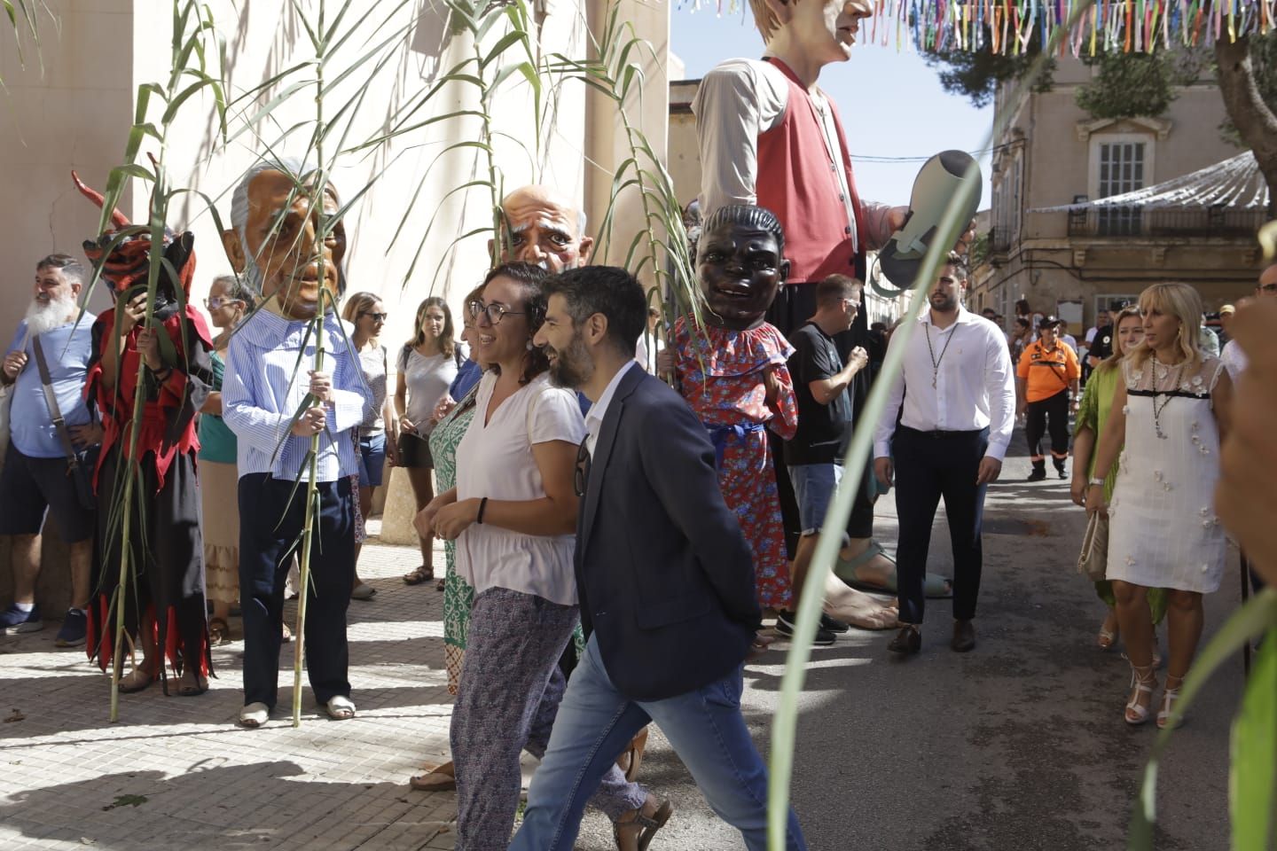 La neofiesta estrella de Mallorca, El Cosso, hace estallar a Felanitx: 'estelades', 'truenos' y juerga