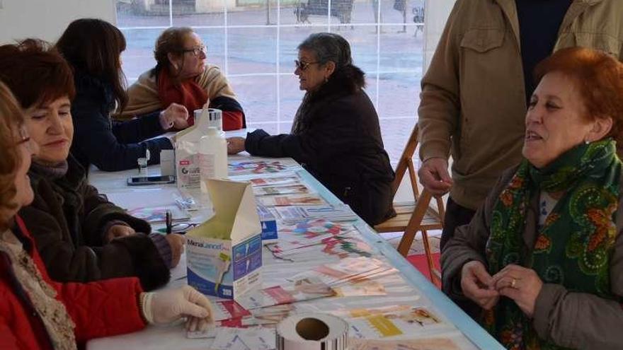 Voluntarios de ADIBE en la campaña del pasado año.