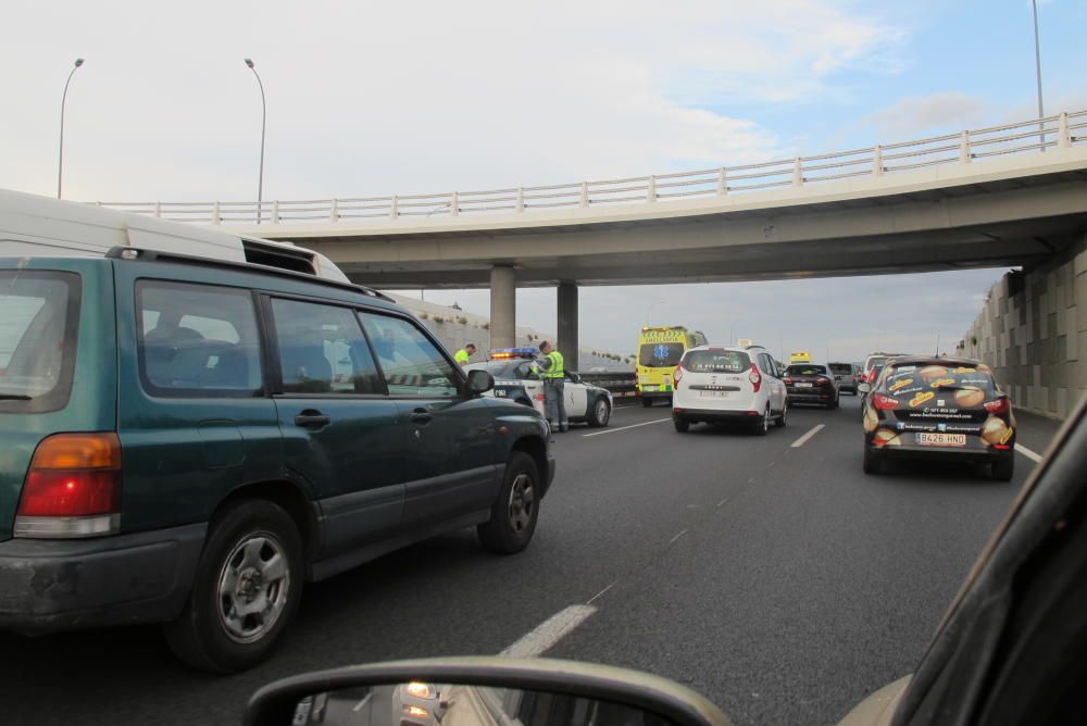 Caos de tráfico en la autopista de Llucmajor por un choque múltiple