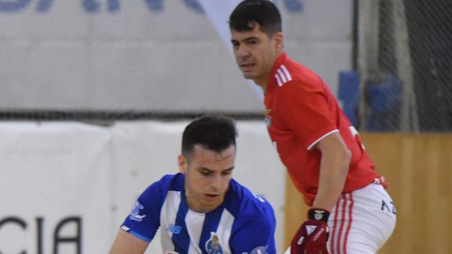 Una acción del Porto-Benfica de ayer