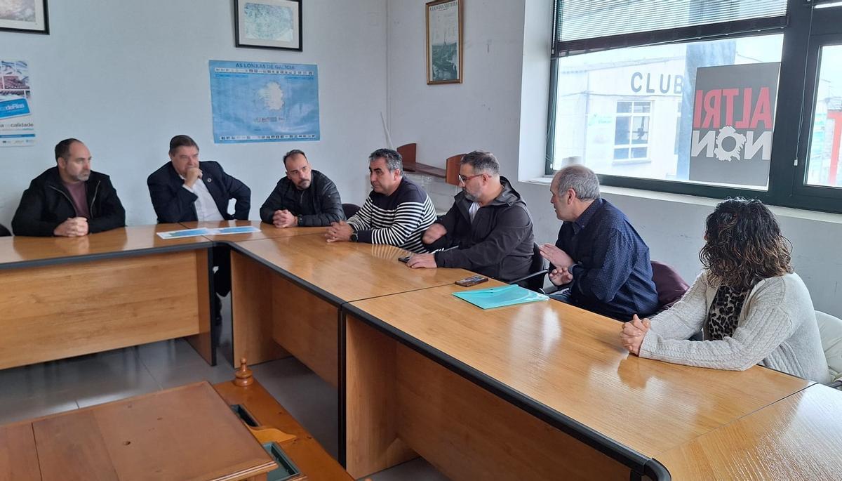 Xuntanza do subdelegado do Goberno cos patróns das confrarías da ría de Arousa.