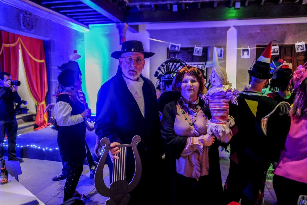 Fiesta de ‘CAAMnaval’:  el dadaísmo