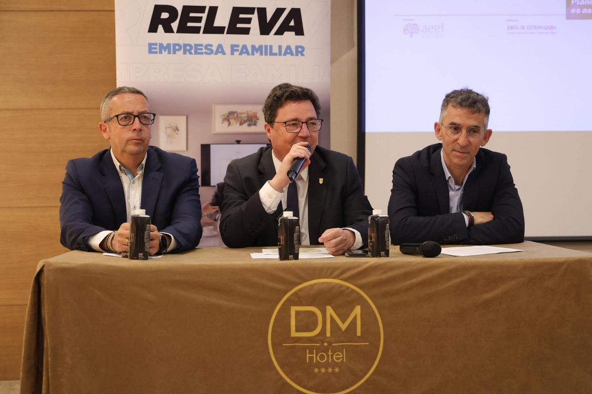 Fotogalería | Empresarios e instituciones se han dado cita este miércoles en Cáceres en torno al relevo generacional Fotogalería | Empresarios e instituciones se han dado cita este miércoles en Cáceres en torno al relevo generacional