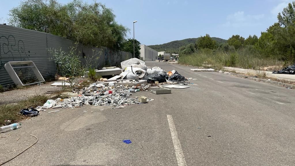 Galería de imágenes de la cantidad de residuos acumulados en el polígono de Montecristo