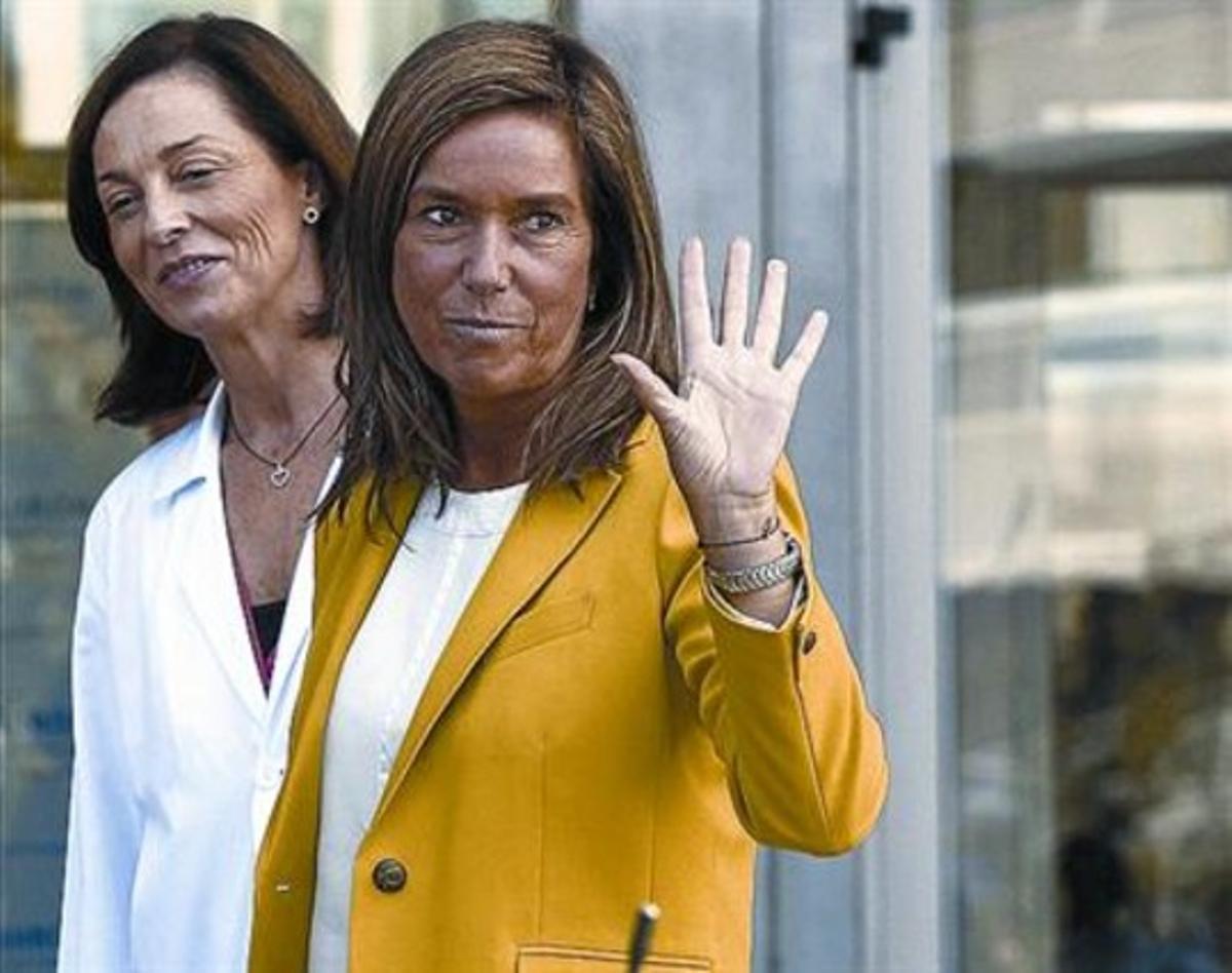 La ministra Ana Mato, a l’arribar a la clínica, ahir. La ministra Ana Mato, a l’arribar a la clínica, ahir.