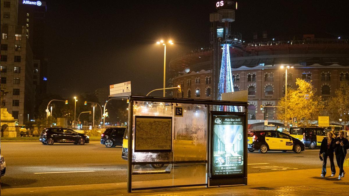 BARCELONA 31/12/2019 - 31/12/2021 Barcelona. Ambiente en Barcelona en Plaza Espanya en la nochevieja. Última nochevieja sin restricciones Covid-19, ya que aun no se conocia el virus. Comparacion fin de año 19-22. FOTO de ZOWY VOETEN