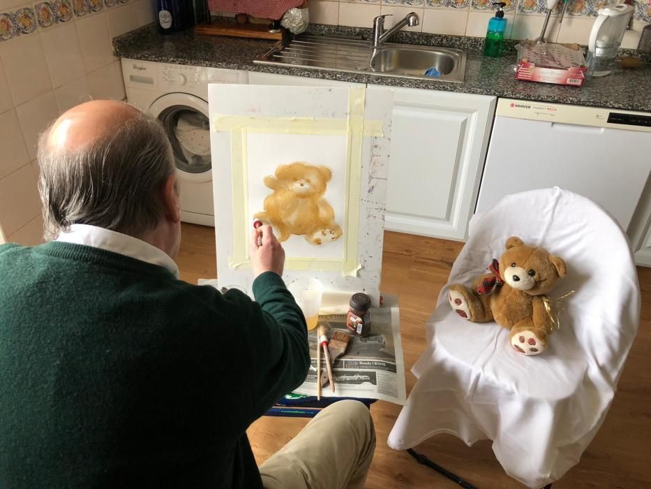 Favila enseña a pintar en casa