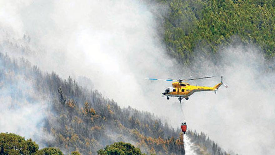 Homenaje a los pilotos contraincendios