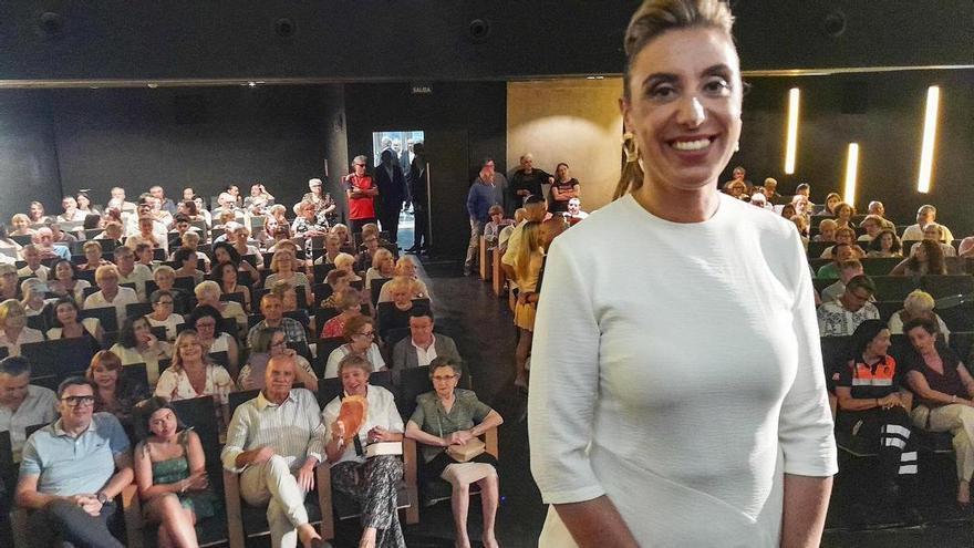 María Pérez, abogada, en el pregón de las fiestas de Sama: "Un reconocimiento al comercio y la pequeña empresa, traen prosperidad y vida a las calles"