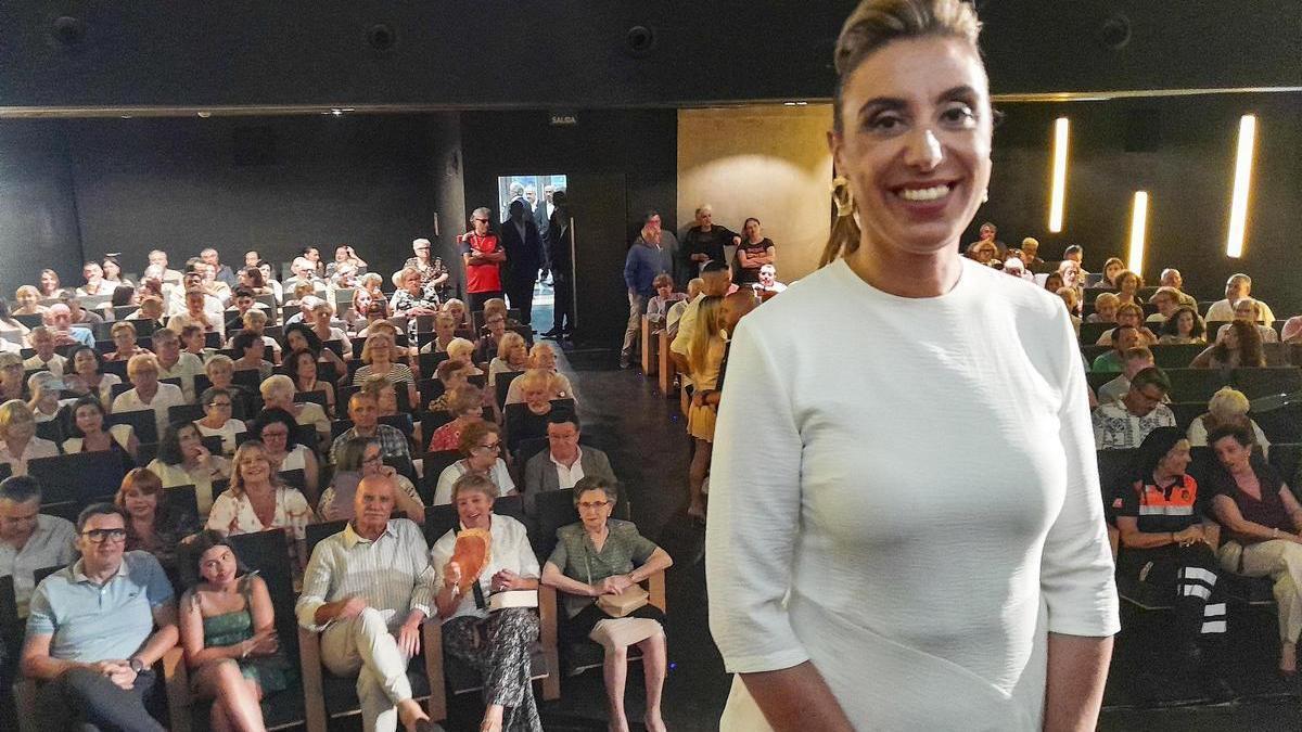 La abogada María Pérez, momentos antes de ofrecer el pregón en Sama.