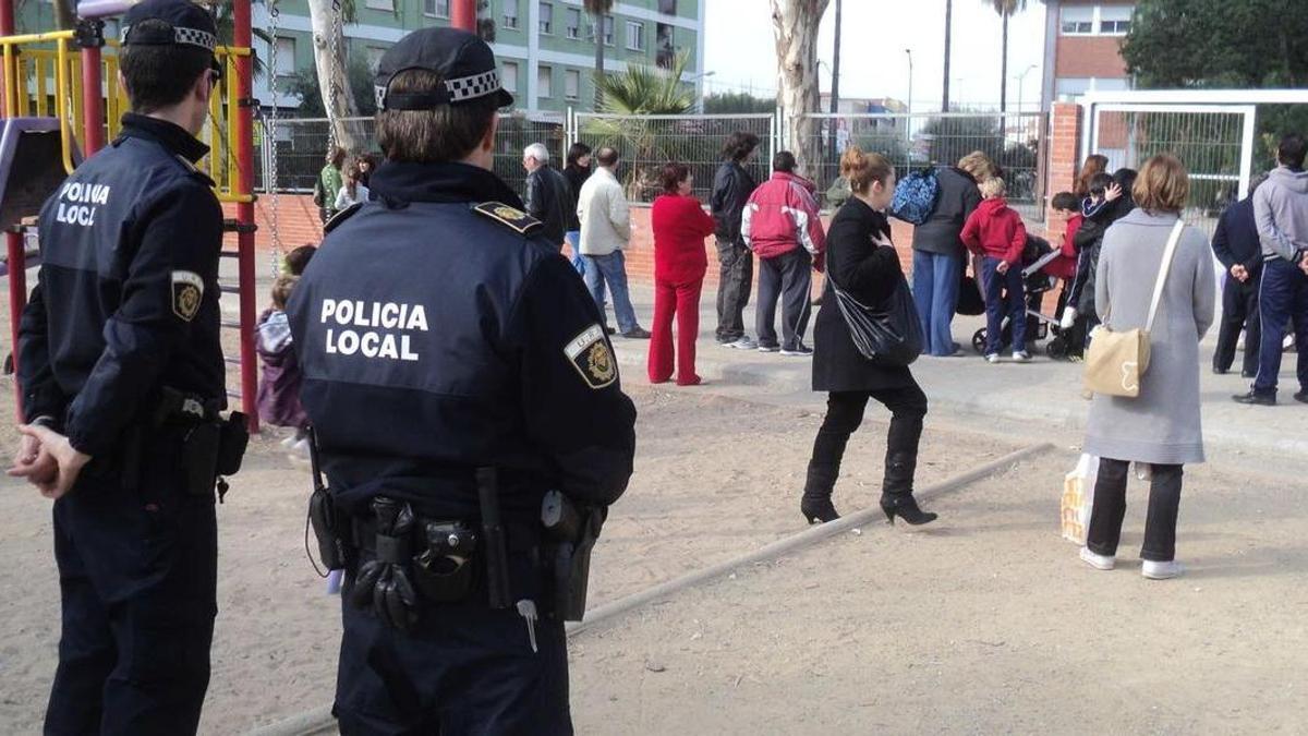 La col·laboració de la UNED amb l'Ivaspe permetrà ampliar les possibilitats de formación de policies locals i bombers de tota la Comunitat.