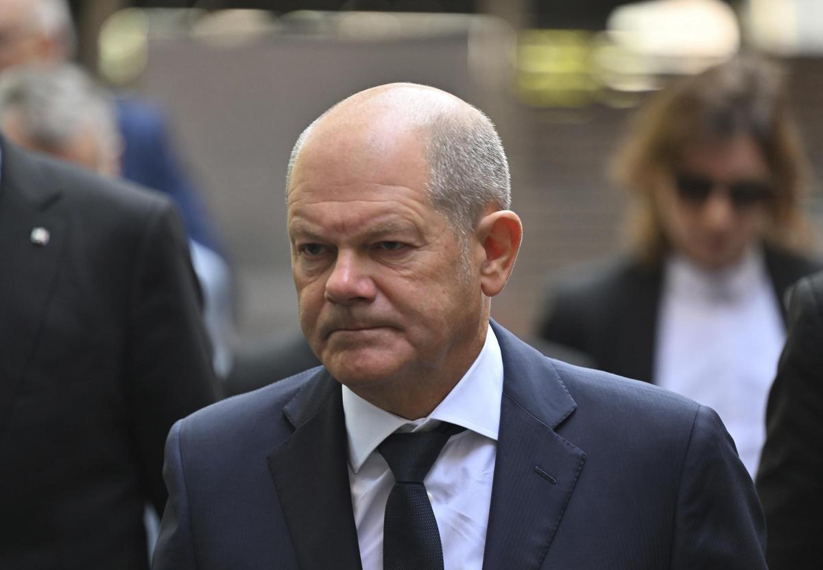 El canciller alemán, Olaf Scholz, durante la visita que ha realizado este lunes a Solingen.