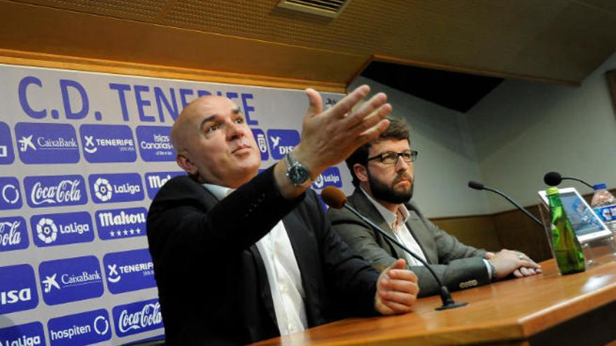 Luis César Sampedro, en un momento de la rueda de prensa junto a Víctor Moreno.
