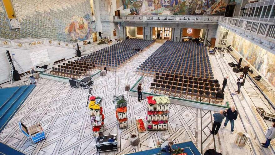 Preparativos en el Ayuntamiento de Oslo para la entrega del Nobel de la Paz.