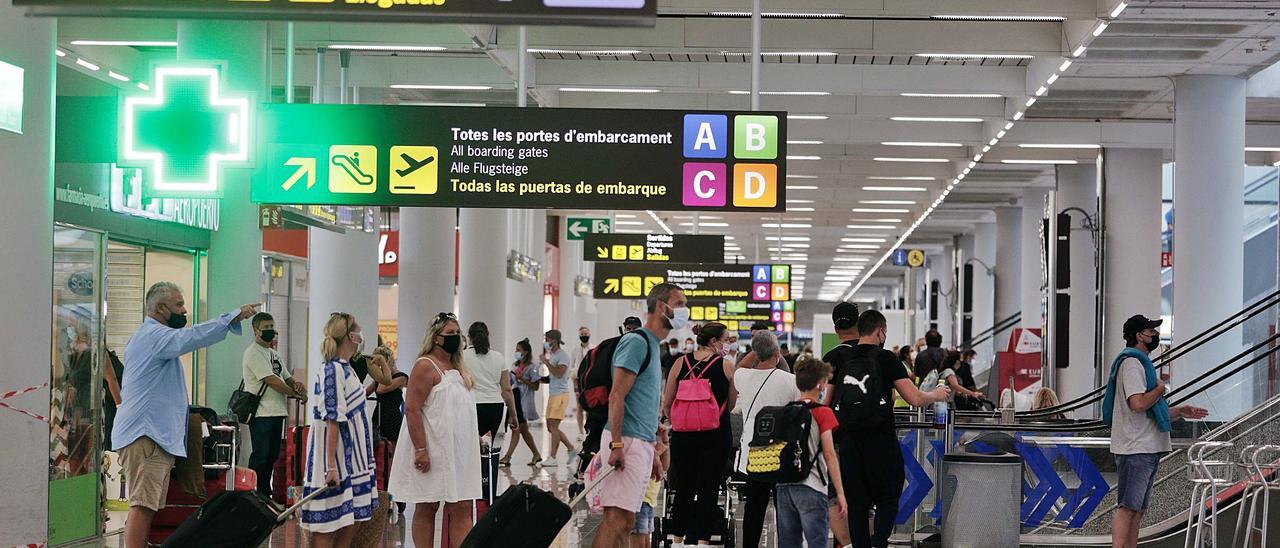 Durante este verano Aviación Civil ha vuelto a realizar comprobaciones sobre la aplicación de los descuentos en el billete de avión. | M. MIELNIEZUK