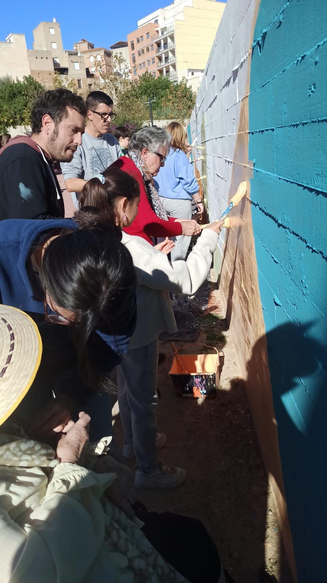 Fotos del mural intergeneracional de l'Alcora para defender el bienestar de los animales