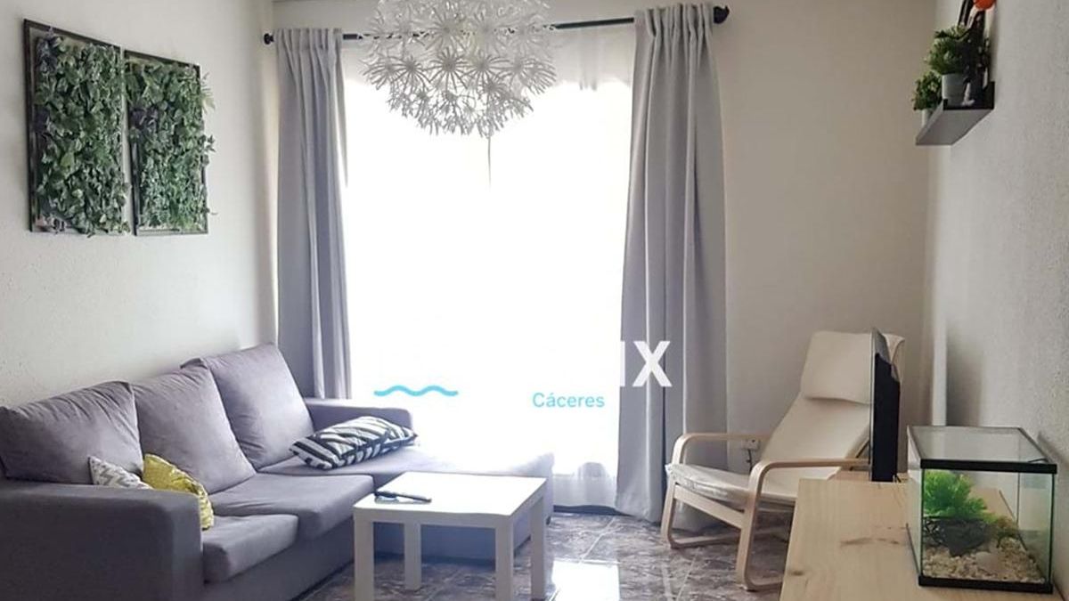 Chollo inmobiliario: un piso en pleno centro de Cáceres con tres habitaciones por 175.000 euros