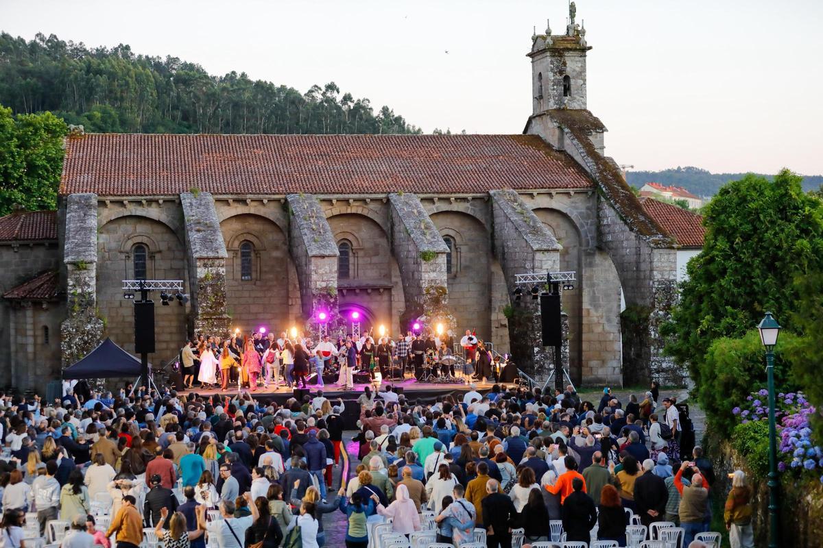 Carlos Núñez cerró el festival Folk na Beira do Sar
