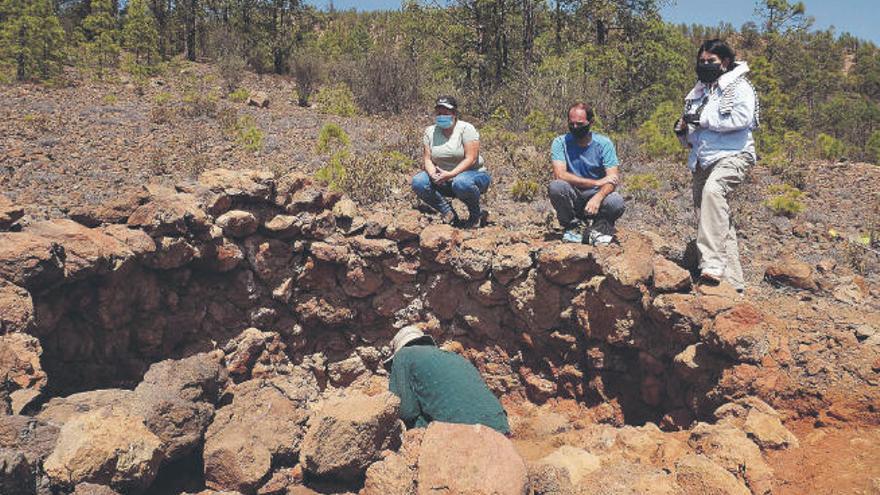 Patrimonio Cultural investiga, en Arico, los hornos de brea de Camas Verdes