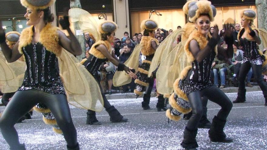 Més de dos mil figurants a la rua de Carnaval d&#039;Olot