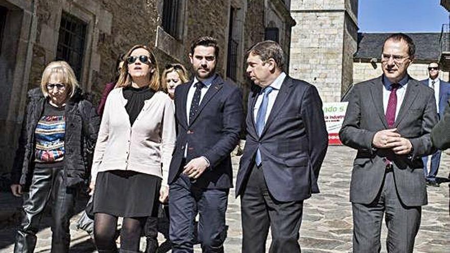 Fagúndez, en el centro, con Luis Planas, durante su visita a Zamora hace unas semanas.