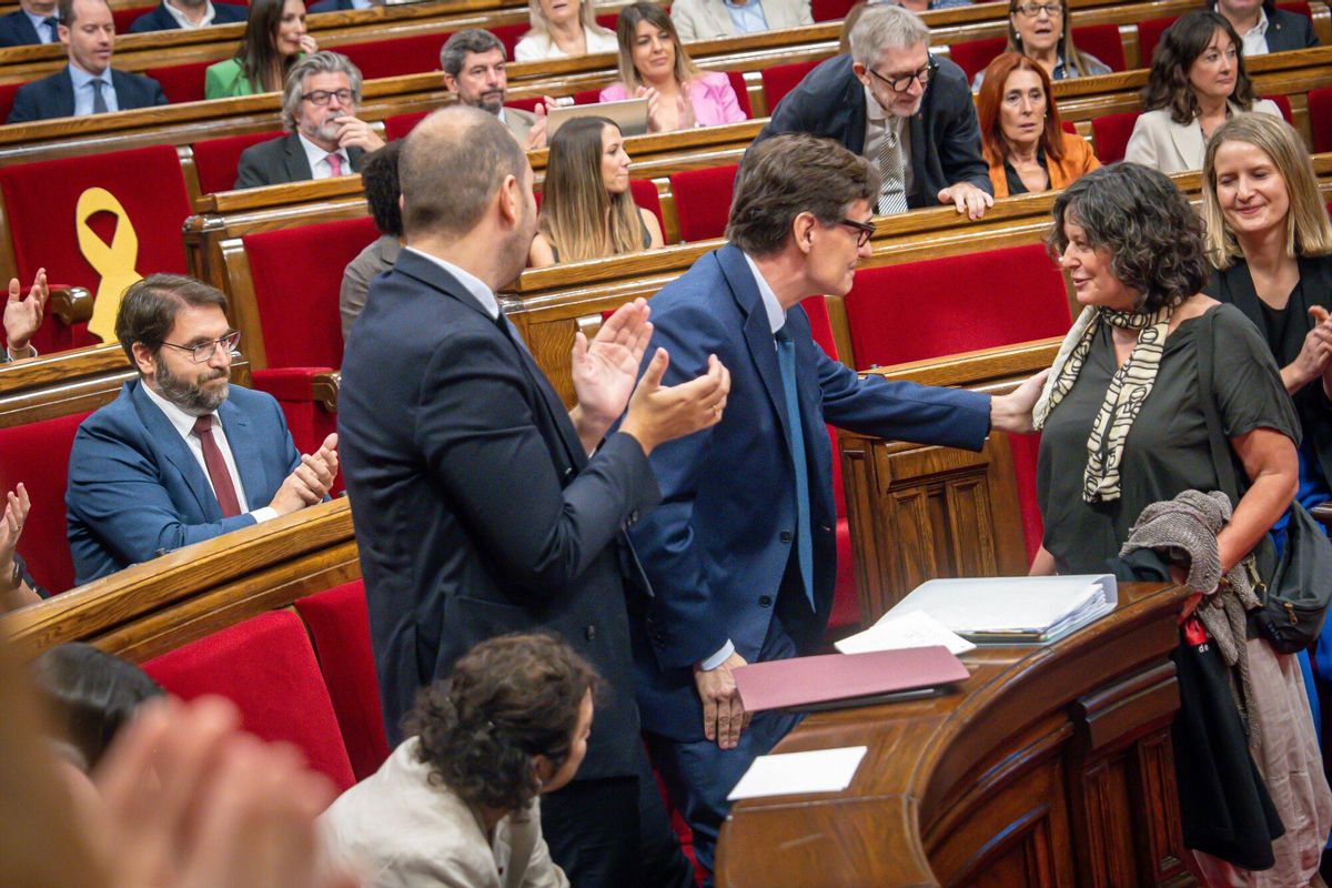El Parlament demana portar les garanties a l’Estatut El Parlament demana portar les garanties a l’Estatut