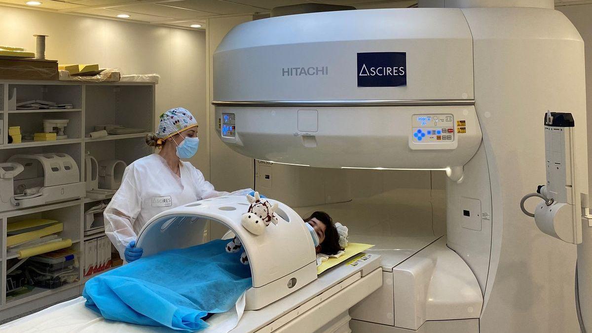 Resonancia abierta para pacientes claustrofóbicos 
y pediátricos