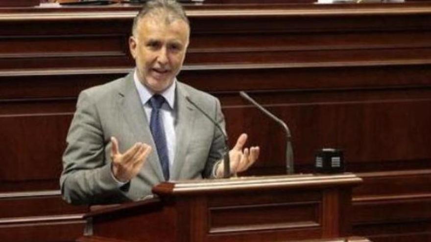 El presidente de Canarias, Ángel Víctor Torres, en una intervención anterior en el Parlamento regional.