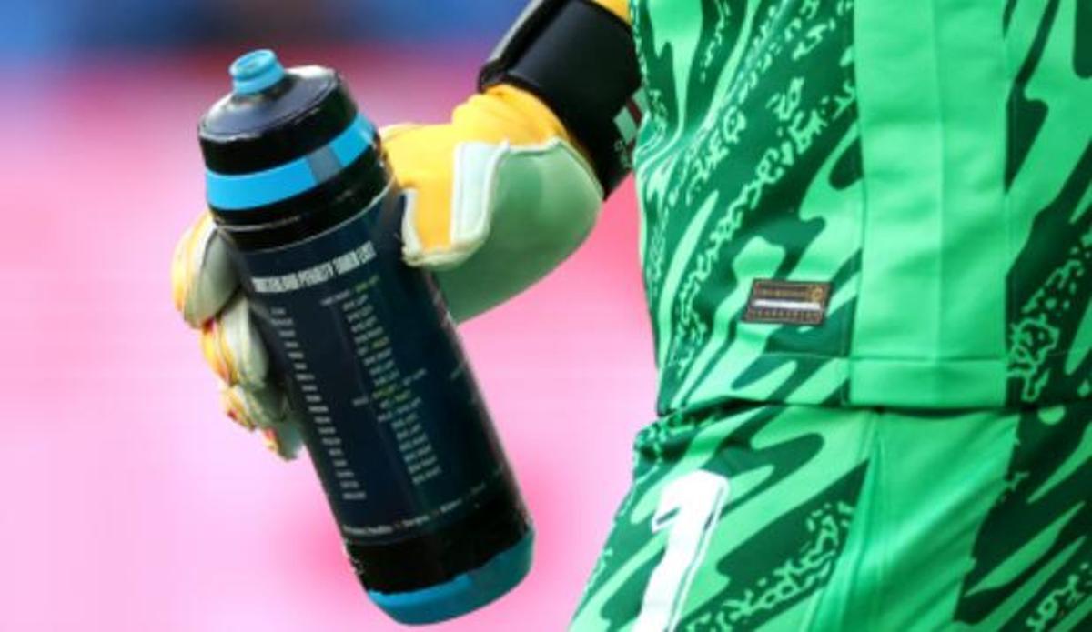 Las anotaciones de Jordan Pickford en una botella