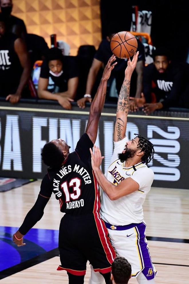 Los Ángeles Lakers se proclaman campeones de la NBA 2020 tras destrozar a los Miami Heat (106-93) en el sexto partido de las finales NBA. Conquistan así el 17º anillo de la historia de la franquicia.