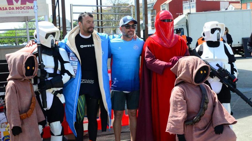 Los personajes de «Star Wars» recibieron en la meta a Alberto Lorente.