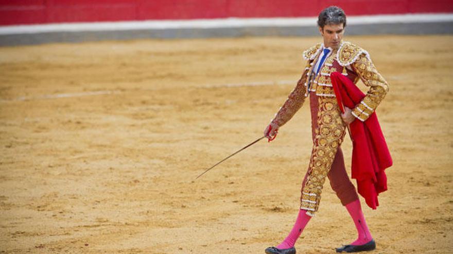 El diestro de Galapagar, en un momento de su actuación en Granada.