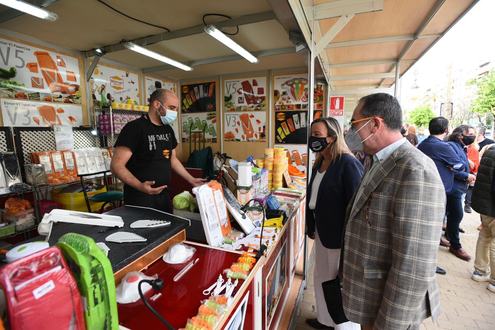 Abre el mercado de la Primavera en la Victoria