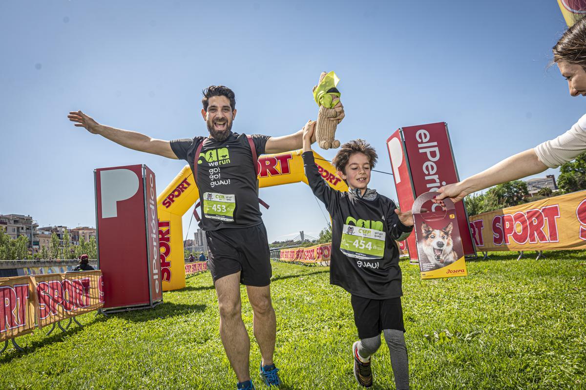 CAN WE RUN BARCELONA. La carrera organizada por Prensa Ibérica y El Periódico de Catalunya con la colaboración de Sport ,  donde las personas y sus mascotas perrunas corren en familia