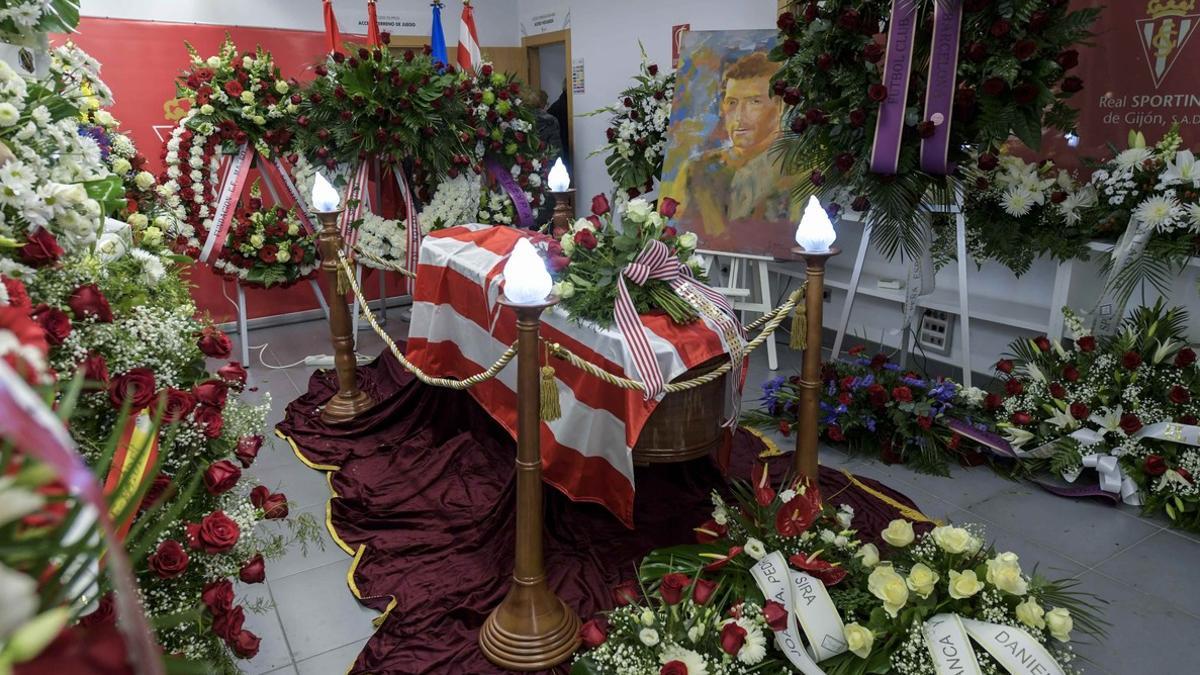 The casket of former Spanish striker Enrique Castro &quot;Quini&quot; is seen at the Molinon stadium in Gijon