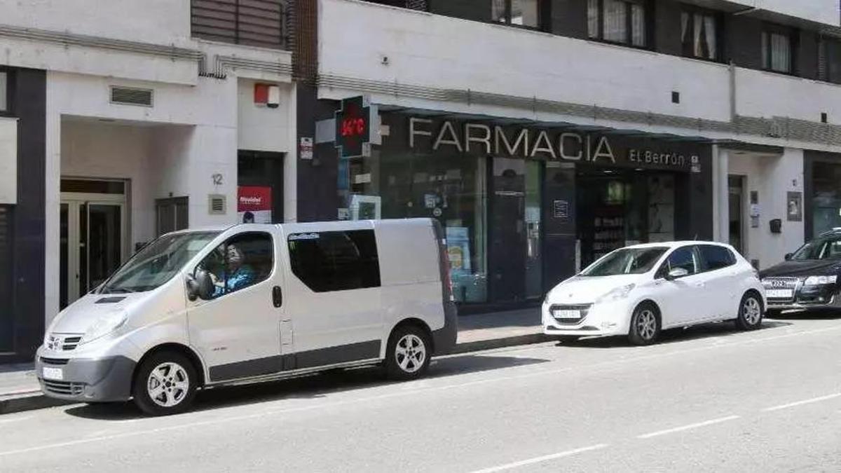 Zona donde actualmente está ubicada la farmacia de El Berrón, donde los vecinos sitúan la cuadra de cerdos sementales que dio origen al nombre de la localidad.