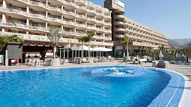 Uno de los hoteles de Playa de Taurito que salieron a subasta. |
