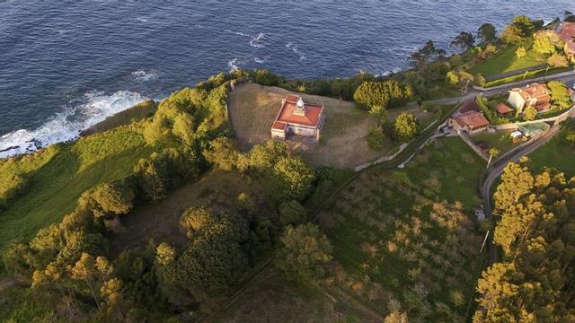 Panorámica de la zona en la que está enclavado el faro de Tereñes.   | DAVID BODE