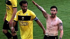 Giorgos Katidis, jugador de l’AEK Atenes, celebra un gol fent la salutació nazi.