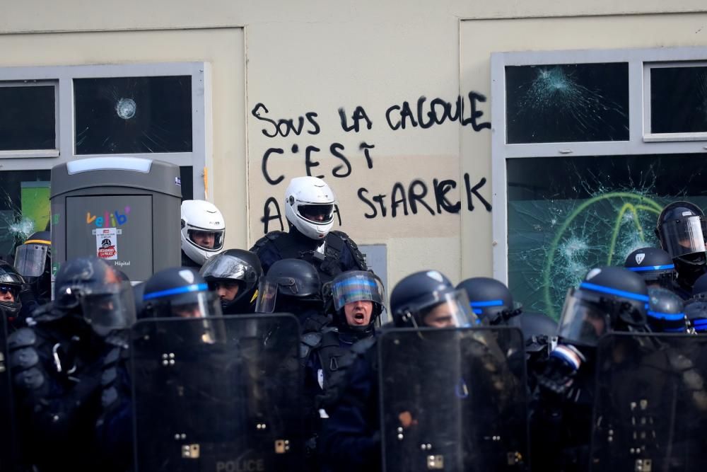 Disturbis a París durant la manifestació de l'1 de maig